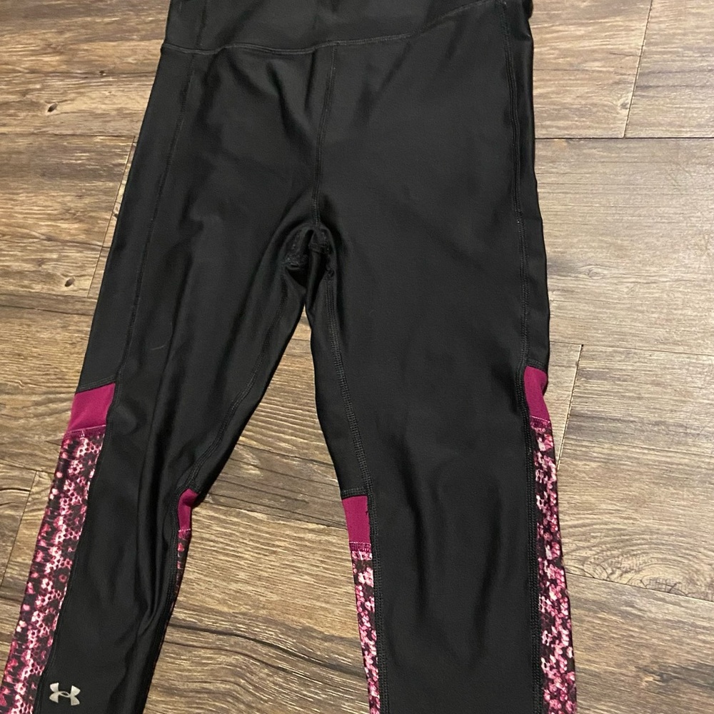 SUPER cute under armour leggings, nothing wrong with them just too small for me